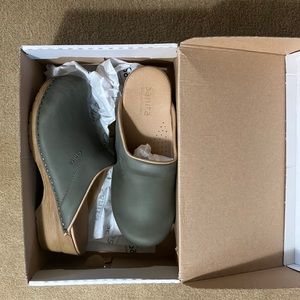 Brand new never worn clogs